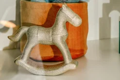 Figurka dekoracyjna KOŃ NA BIEGUNACH 14,2 cm