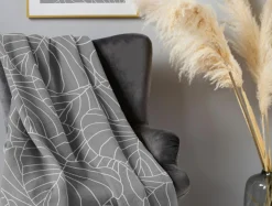 Koc z frędzlami w liście ciemnoszary 150x200 cm