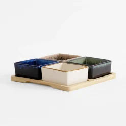 Miski, Patery I Półmiski|inny Komplet 4 miseczek na kwadratowej bambusowej podstawie 19x19 cm