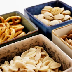 Miski, Patery I Półmiski|inny Komplet 4 miseczek na kwadratowej bambusowej podstawie 19x19 cm