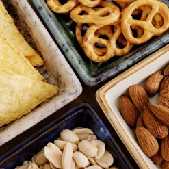 Miski, Patery I Półmiski|inny Komplet 4 miseczek na okrągłej bambusowej podstawie 21,5 cm