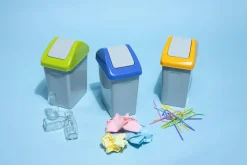 Kosz do segregacji odpadów z pokrywą żółtą 25 l