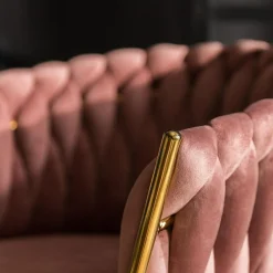 Krzesła| Krzesło welurowe na złotych nogach różowe LIANA