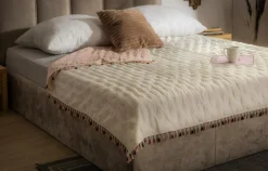 Estetica Narzuta na łóżko biało-różowa FRINGLE 220x200 cm