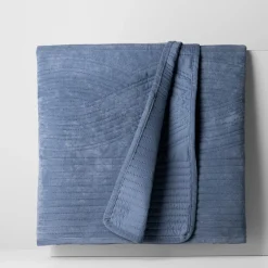 Koce I Narzuty| Narzuta na łóżko jasnoniebieska SILKY 180x200 cm