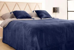 Narzuta na łóżko pikowana w liście ciemnoniebieska FERN 240x260 cm