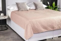 Narzuta na łóżko różowa NICEA 200x220 cm