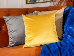 Estetica Poszewka dekoracyjna welurowa musztardowa VELVIO 45x45 cm