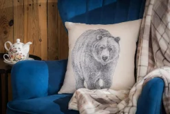Poszewka dekoracyjna z niedźwiedziem MOLLIE 45x45 cm