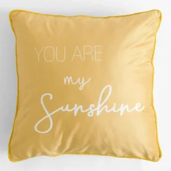 Poszewki I Poduszki Dekoracyjne|inny Poszewka z napisem żółta SUZI 45x45 cm