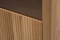 Witryny| Witryna z ryflowaniem i oświetleniem LED NAVARRA lewa